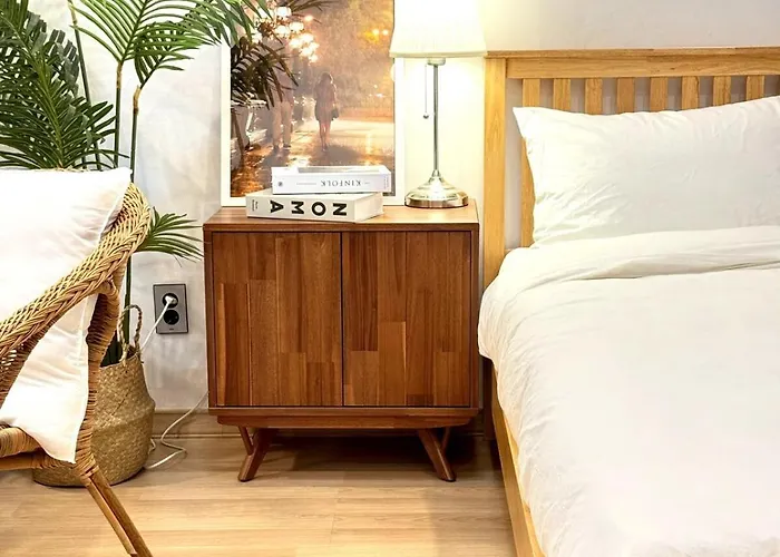 Spacious And Relaxing Duplex Hongik Stn 1min