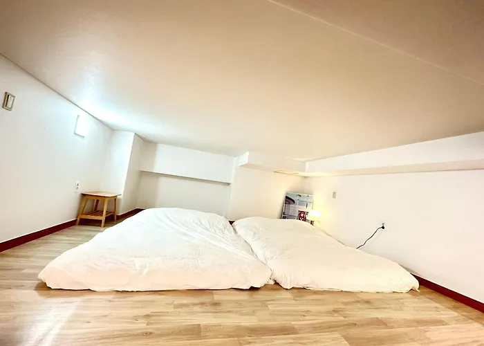 Spacious And Relaxing Duplex Hongik Stn 1min 아파트