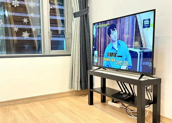 아파트 Spacious And Relaxing Duplex Hongik Stn 1min *