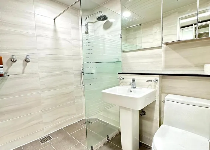 Spacious And Relaxing Duplex Hongik Stn 1min 아파트